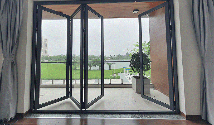 Cửa nhôm kính ban công xếp trượt hiện đại